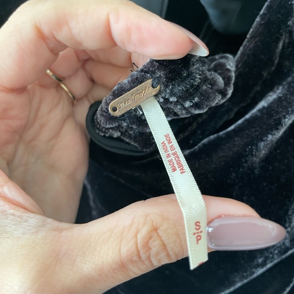 SOLD | Free People | Black Velvet Puff Sleeve Top - Picture 6 of 8